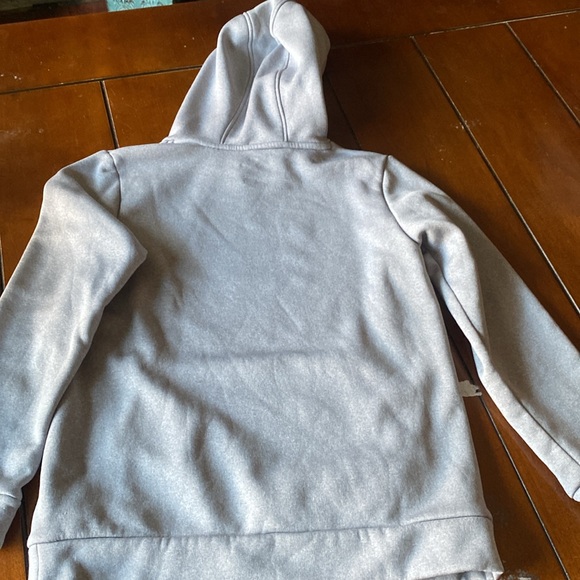 Under Armour sweatshirt size YMD. Approximately 21 inches long. Nice condition - Picture 3 of 7
